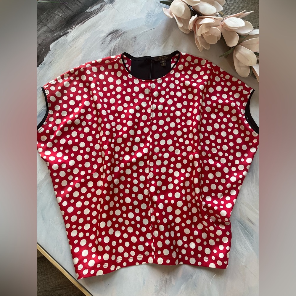 Authentic LOUIS VUITTON x YAYOI KUSAMA WHITE RED DOT TOP sz 36 ( S/M ) blouse
